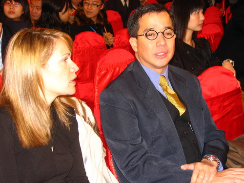 寶潔大中華區(qū)媒介總監(jiān)龐志毅在投標現(xiàn)場