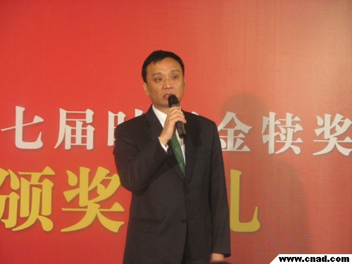 仁小青老師向獲獎致詞