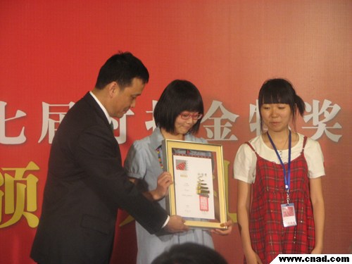 CBAC仁小青生為獲獎(jiǎng)學(xué)生頒獎(jiǎng)