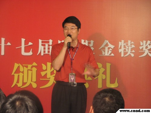 雅虎總裁金建航向現場同學致詞