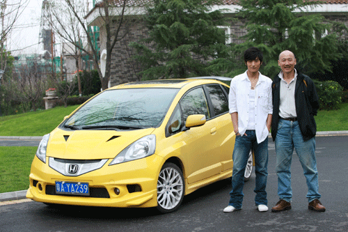 草根客串電影《愛(ài)情左燈右行》