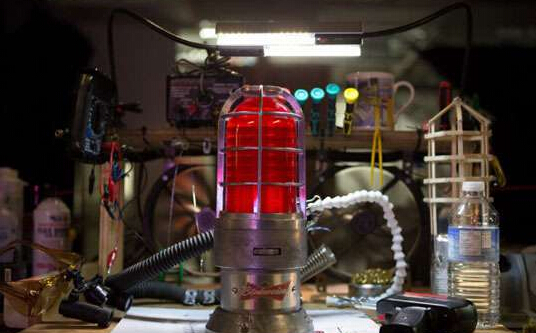 百威啤酒創(chuàng)意營(yíng)銷：喜歡的球隊(duì)與紅燈