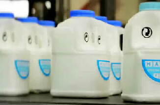 國外的環(huán)保公益廣告：牛奶罐的愛情！