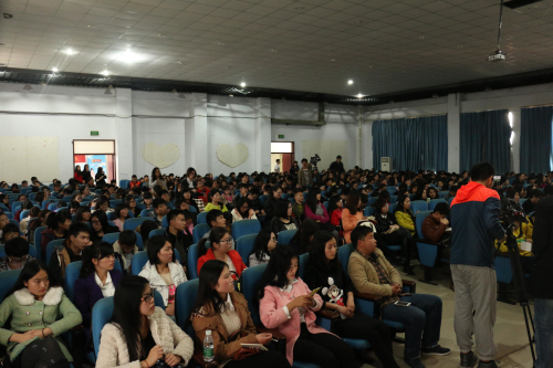 快訊： 創意之風激勵中原 第十三屆學院獎鄭州站巡講完美落幕