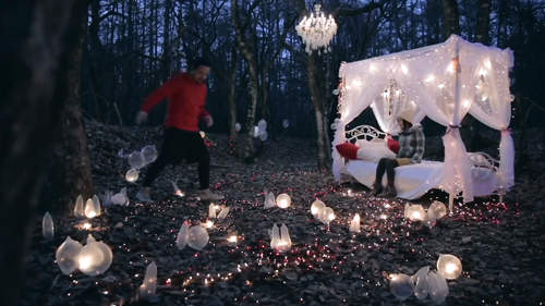 杜蕾斯"恐怖"求婚廣告 