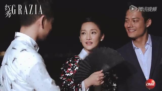 周迅迪拜時尚專訪 全程與男友牽手秀甜蜜