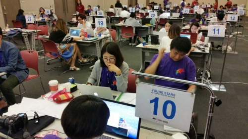 韓國(guó)釜山廣告節(jié)期間廣告學(xué)生們競(jìng)選參加大賽現(xiàn)場(chǎng)