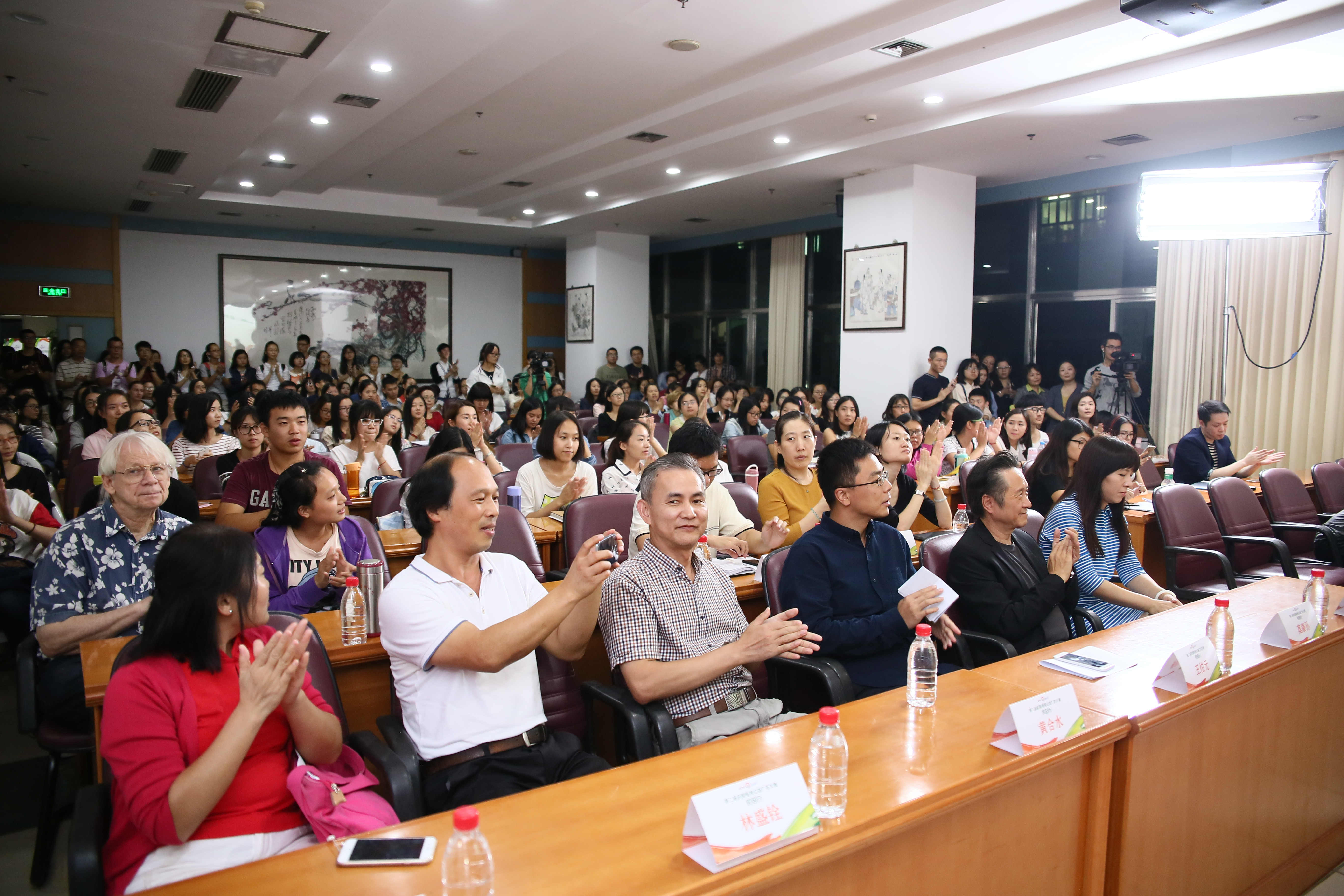  最美校園，最美公益 