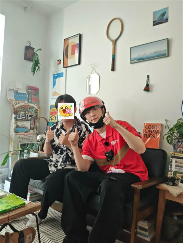 1753946035673957.png 13全網(wǎng)偶遇張藝興送外賣.png