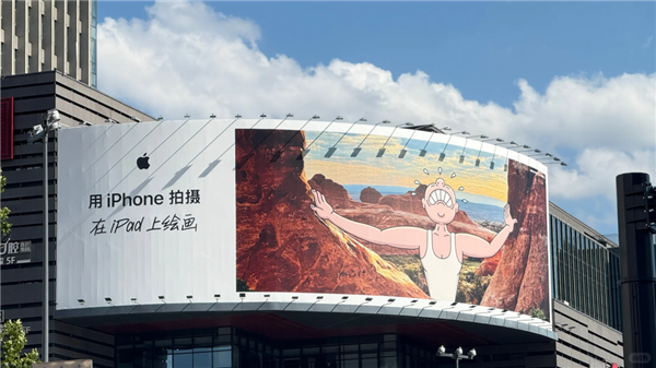 1755825241802891.png 8別再當(dāng)背景板!戶外廣告這么玩才叫真·出圈.png